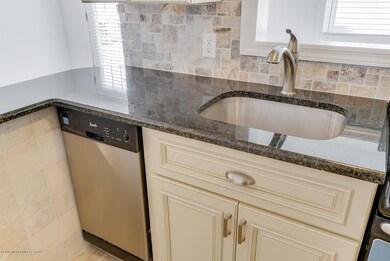 312 Sampson Ave Seaside-large-026-26-Kit