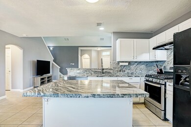 1434 Barras St, Alvin, TX 77511 - photo 4