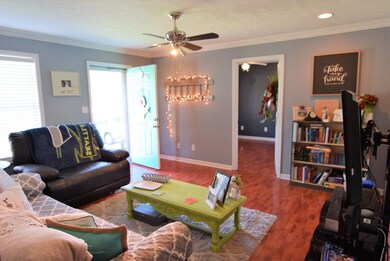 302 Pine Hill Dr, Hopkinsville, KY 42240 - photo 3