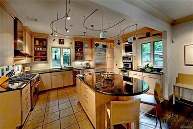 MODERN KITCHEN WITH GRANITE, STAINLESS STEEL HIGH 
