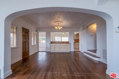 2233 Wellington Rd, Los Angeles, CA 90016 - photo 4