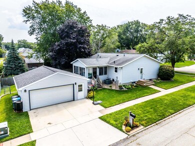 1530 Maxine Ave, Waterloo, IA 50701 - photo 2