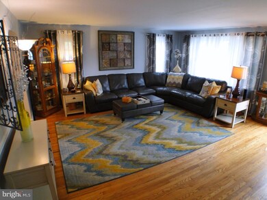 232 Canterbury Dr, Wallingford, PA 19086 - photo 2