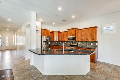 Oversized Island w Ample Seating