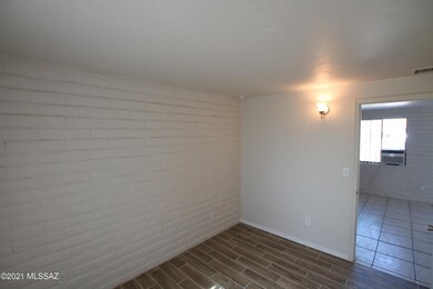 5833 North Unit