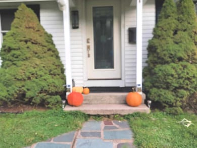 33 Lincoln Rd, Cromwell, CT 06416 - photo 2