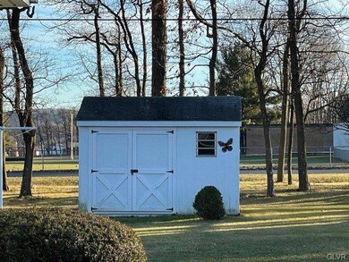 1015 Shadow Oaks Ln, Slatington, PA 18080 - photo 5