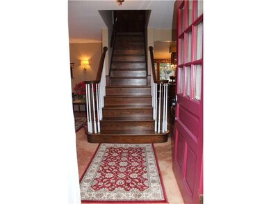 Entry/Foyer.