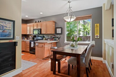 5 dining kitchen