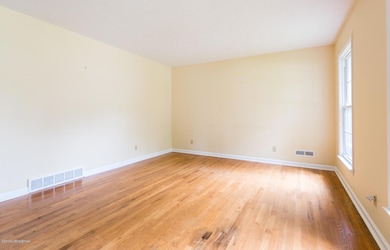 5402 Cranwood Ln, Louisville, KY 40291 - photo 3