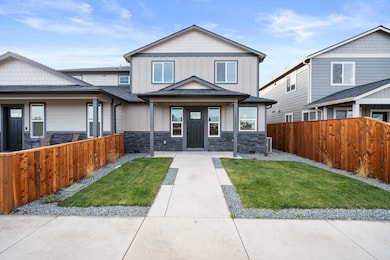 1121 Annalise St, Central Point, OR 97502 - photo 2