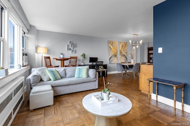 Briar Oaks unit 1208, Bronx, NY 10471 - photo 5