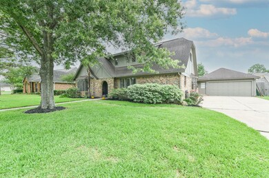 1108 Twin Oaks St, Friendswood, TX 77546 - photo 2