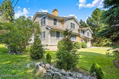 53 Cognewaugh Rd Cos Cob CT-small-048-04