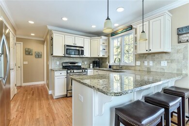 81 Austin St, Wakefield, RI 02879 - photo 4