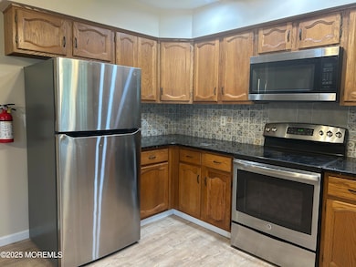 KITCHEN TOWARD REFRIG