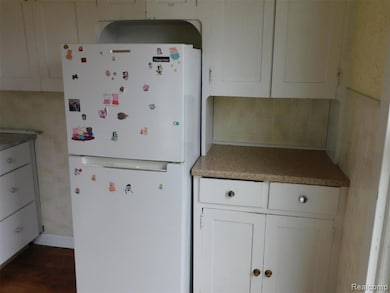 1805 Military St, Port Huron, MI 48060 - photo 7