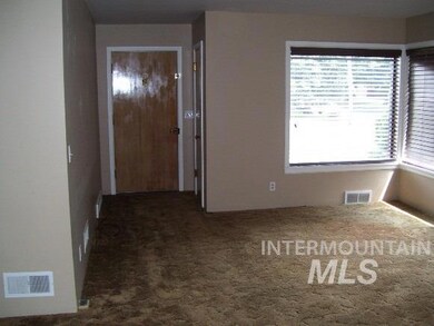 320 W 20th St, Burley, ID 83318 - photo 4