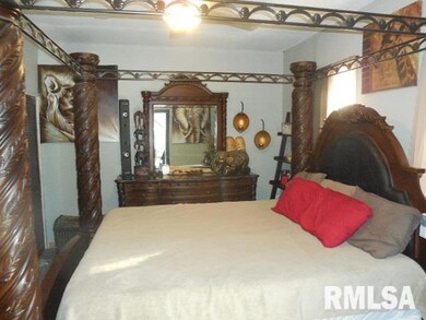 1848 W 6th St, Davenport, IA 52802 - photo 7