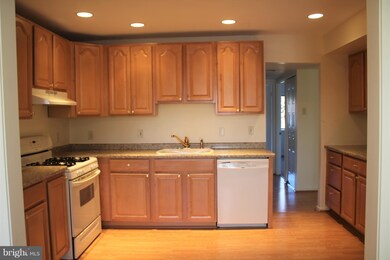 1643 Parkcrest Cir unit 301, Reston, VA 20190 - photo 3