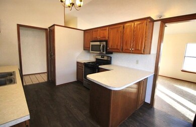 2124 NE 11th St, Moore, OK 73160 - photo 6