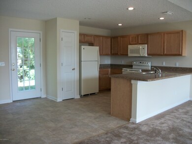 SPACIOUS EAT-IN KITCHEN