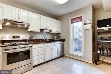 9923 Oakton Terrace Rd unit 9923, Oakton, VA 22124 - photo 4