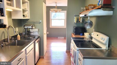 509 Tanglewood Dr, Sykesville, MD 21784 - photo 2