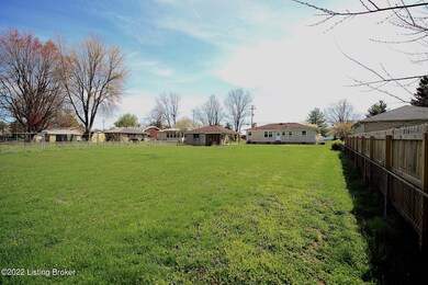 7804 Smyrna Pkwy, Louisville, KY 40228 - photo 5