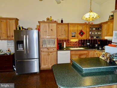 545 Beagle Rd, Bethel, PA 19507 - photo 5