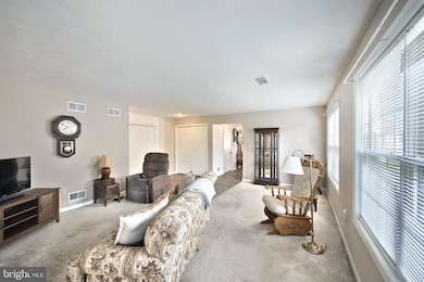 1110 Roosevelt Ct, Hanover, PA 17331 - photo 6