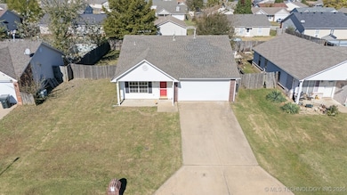 1012 W 22nd St, Claremore, OK 74017 - photo 4
