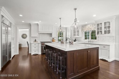 Eat-In Kitchen