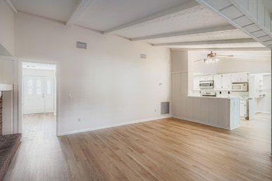 902 Retriever Ave, Seffner, FL 33584 - photo 4