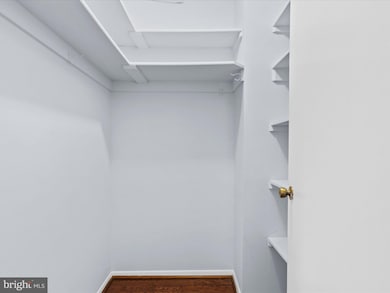 Skyline Plaza unit 2105S, Baileys Crossroads, VA 22041 - photo 4