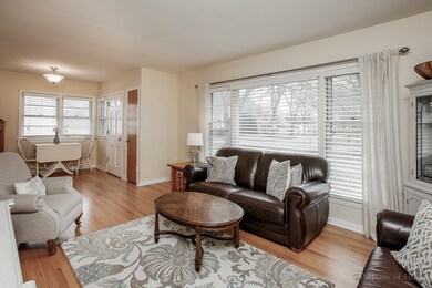 823 E Elm St, Wheaton, IL 60189 - photo 3