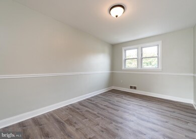 4844 Carmella Dr, Halethorpe, MD 21227 - photo 5