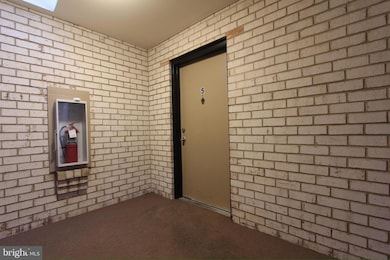 14426 Parkvale Rd unit 5, Rockville, MD 20853 - photo 3