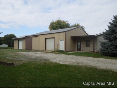 420 W Myrtle St, Virginia, IL 62691 - photo 3