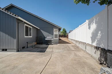 976 Jessica Ct, Eagle Point, OR 97524 - photo 4