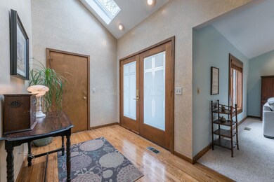 635 E Cooke Rd, Columbus, OH 43214 - photo 3