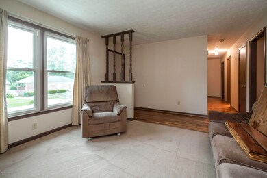 8414 Roseborough Rd, Louisville, KY 40228 - photo 5