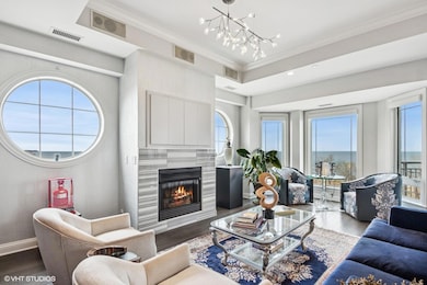 041_200LakeSt_Unit8a_2041_Large