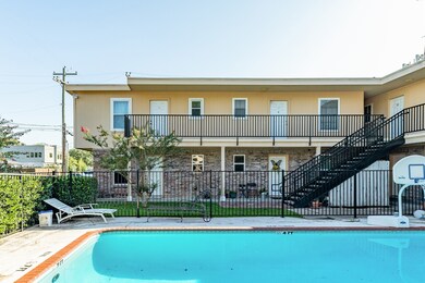 107 E Willowick Ave unit 9, Friendswood, TX 77546 - photo 4