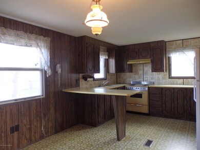 Kitchen with Breakfast Bar