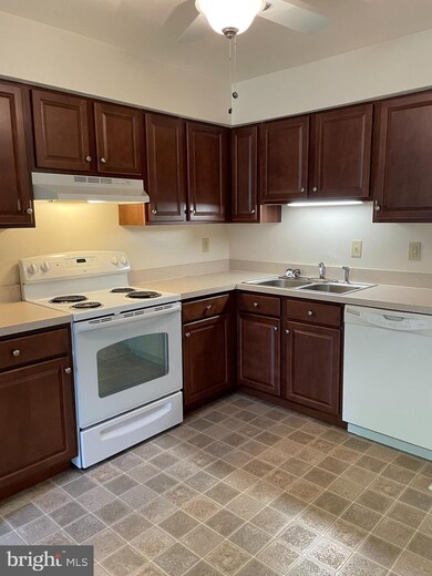 1006 Brinker Dr unit 102, Hagerstown, MD 21740 - photo 2