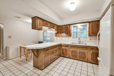 10521 Skyridge Dr, Conroe, TX 77385 - photo 6