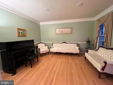 12701 Autumn Crest Dr, Herndon, VA 20171 - photo 3