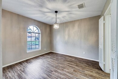 6127 Vinewood Dr, Houston, TX 77088 - photo 3