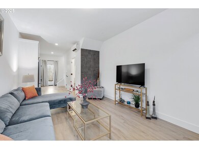 Living Room/Entrance
